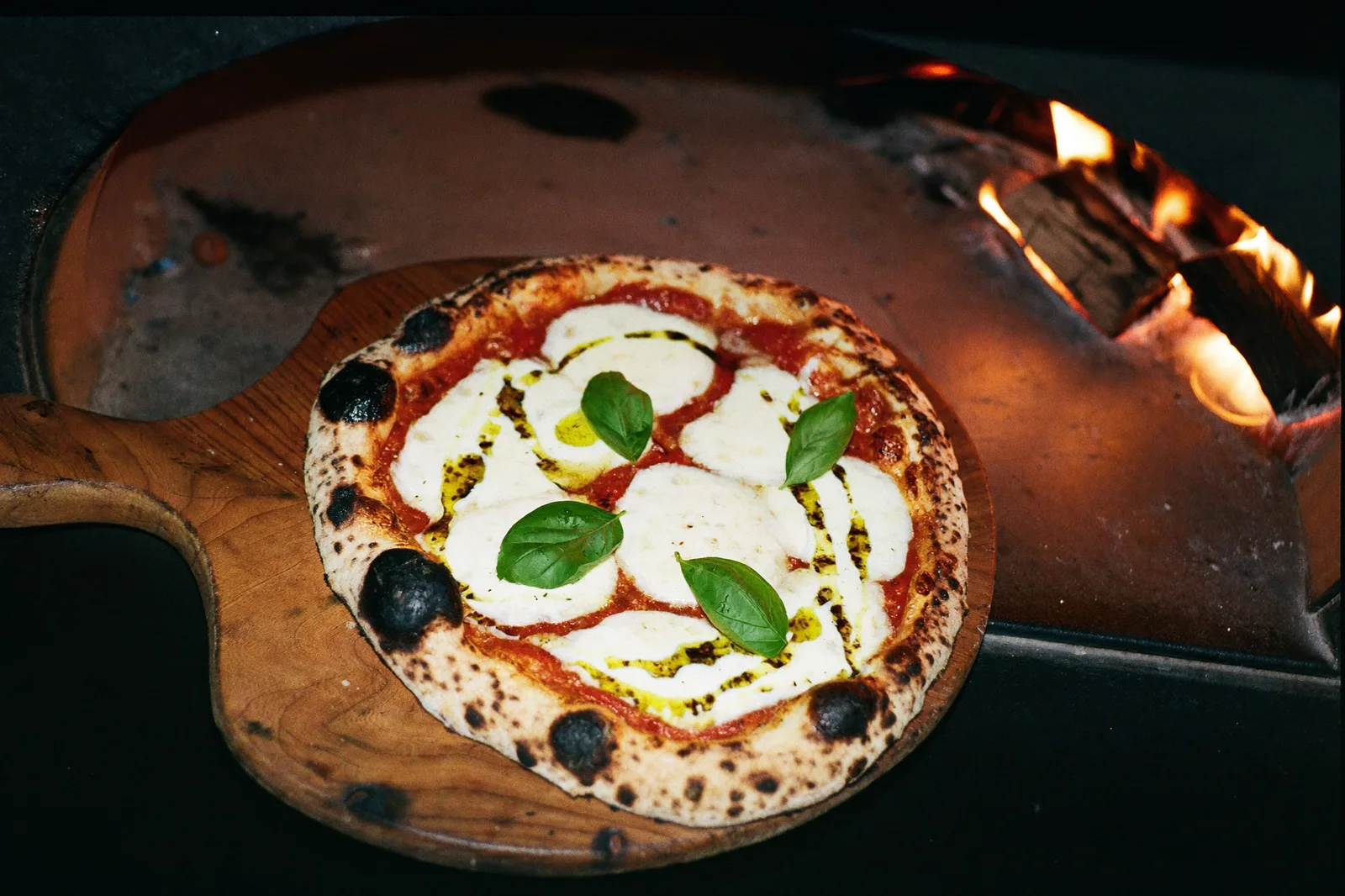 Pizza Margherita, frisch aus dem Ofen (Symbolfoto)