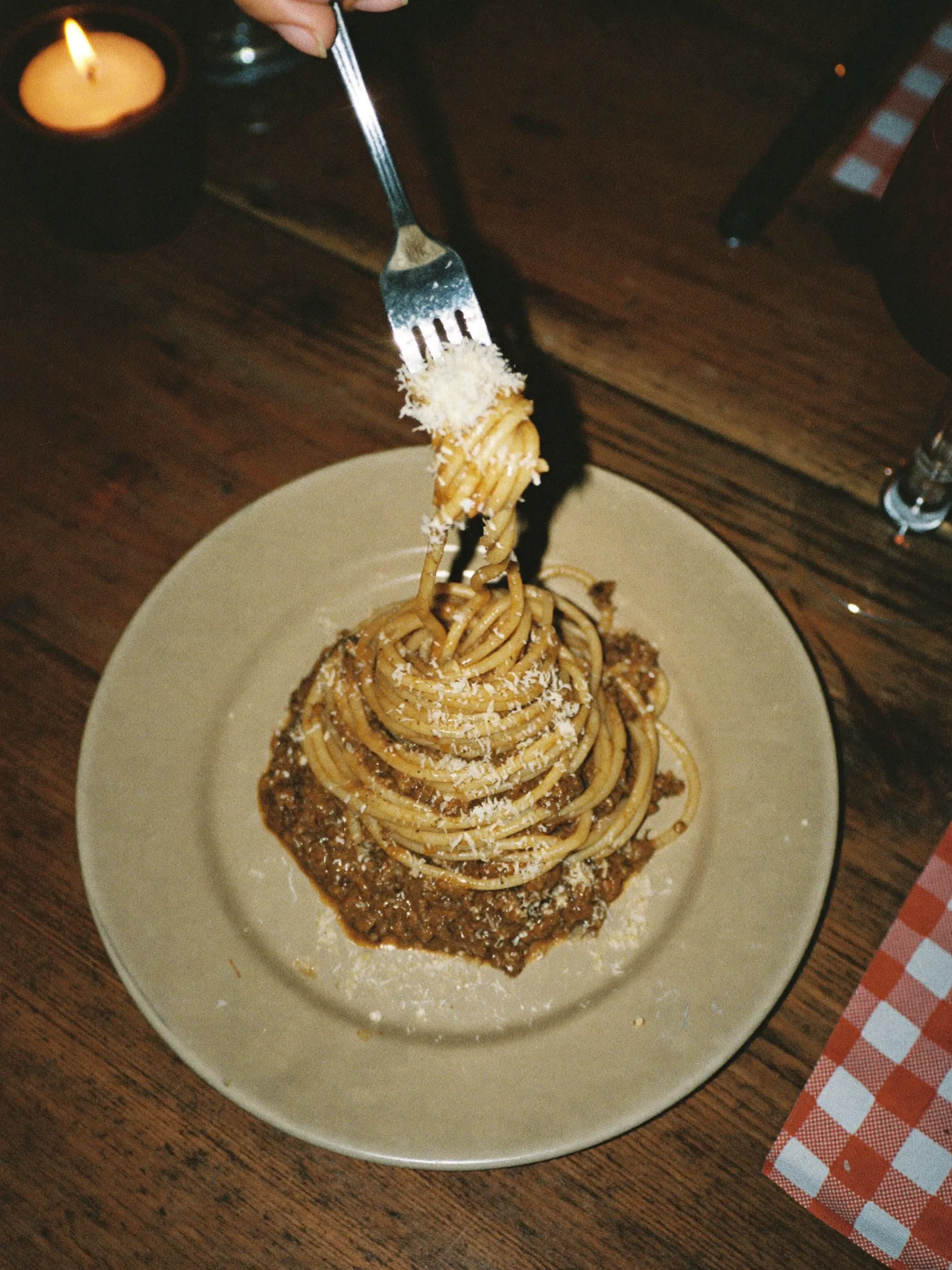Frische Pasta mit mediterraner Sauce (Symbolfoto)